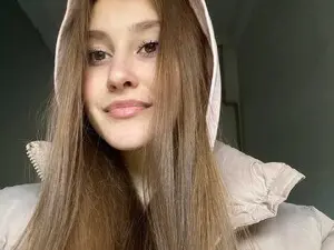 Nude Webcam with Kamilochkaaa_ - Myfreecams