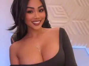 Live Sex Cam with SinCityVEE - Myfreecams