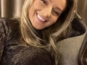 Live Porn with DeliaaSmith - Myfreecams