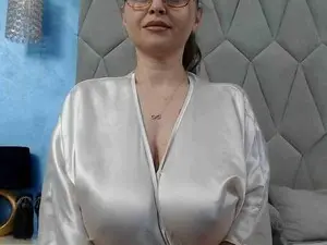 Watch Live Sex Cams with AretiAlisya - Myfreecams