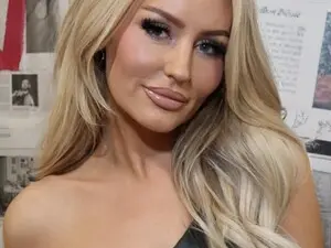 Live Sex Cam with Officialelsa - Myfreecams