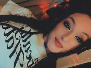 Nude Webcam with SultrySlut22 - Myfreecams