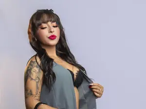 Free Porn Cam with MiiaaMonroee - Myfreecams