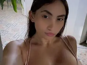 Watch Live Sex Cams with Anniekk - Myfreecams