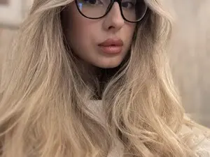 Live Porn with MaddieBriggs - Myfreecams