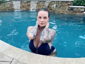 Live Sex with Tattooedwife2 - Myfreecams