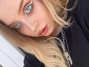 Adult Webcam with MonaLauu - Myfreecams