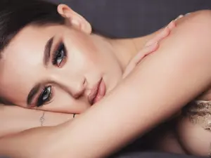 Free Porn Cam with AnnieKarrera1 - Myfreecams