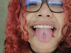 Nude Webcam with IrisFeitan - Myfreecams