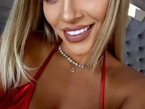 Free Porn Cam with Lorehottie - Myfreecams