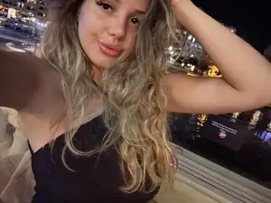 Adult Video Chat with StrawberryHug - Myfreecams