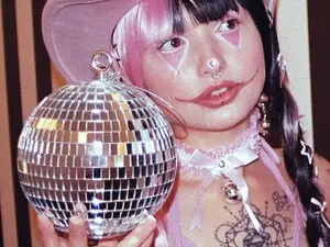 Best live sex cam show with LunaLore - Myfreecams
