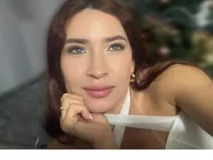 Nude Webcam with Emawright - Myfreecams