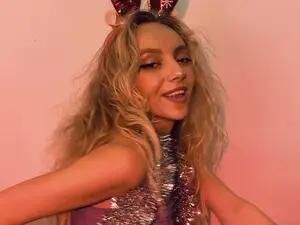 Free Porn Cam with Emily_Sweetyy - Myfreecams