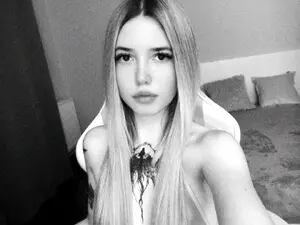 Adult Webcam with Serphelia - Myfreecams