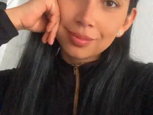 Live Sex Cam with lauoficiall - Myfreecams