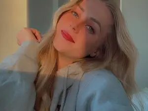 Nude Webcam with AshleyyLovee - Myfreecams