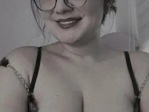 Live Sex Cam with PaulaCostello - Myfreecams