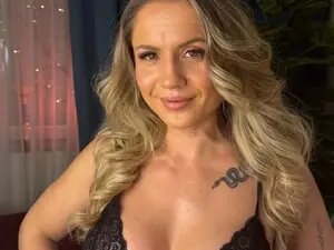 Adult Webcam with AdelineCarter - Myfreecams