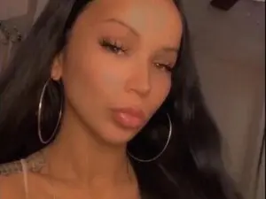Adult Webcams with heylisten - Myfreecams