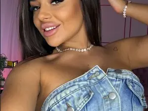 Porn chat with Ellaacandy from myfreecams on pornchatting.com