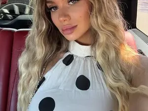 Free Live Porn with NicolleBlake - Myfreecams