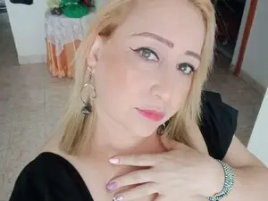 Adult Webcam with Vickyy - Myfreecams