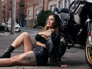 Porn chat with AzunaStar from streamate on pornchatting.com