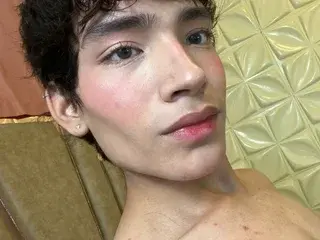 Nude Webcam with Isaac_Nova - Streamate