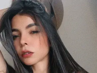 Sex Cam with LIZGENSY - Streamate