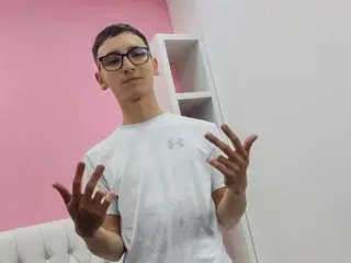 Free Live Porn with xstrongerboyx - Streamate