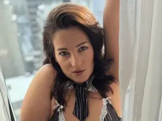 Adult Webcams with Playful_Issa - Streamate