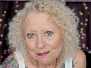 Nude Webcam with XoXMandyXoX - Streamate