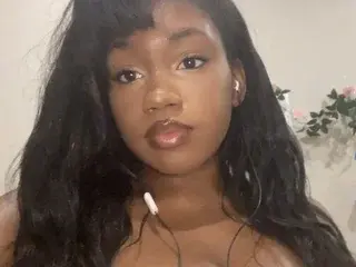 Adult Webcam with LucentBunnyy - Streamate