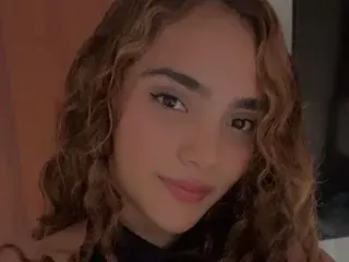 Sex Cam with carolyne_18 - Streamate
