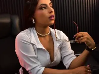 Watch Live Sex Cams with MiiaaMonroe - Streamate