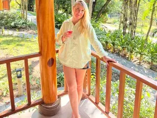 Best live sex cam show with EmmaInLove - Streamate