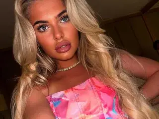 Live Sex Cam with Blondebrookex - Streamate