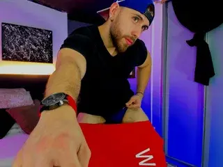 Live Porn with MaxiimoWolf - Streamate