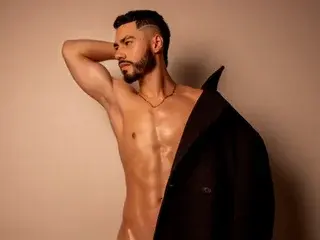 Adult Webcams with Cameros_Pierce - Streamate