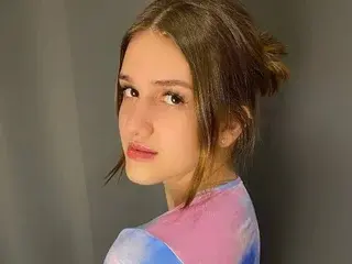 Nude Webcam with AlinaBabyGirl - Streamate