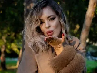 Free Live Porn with Rosemaryevan - Streamate