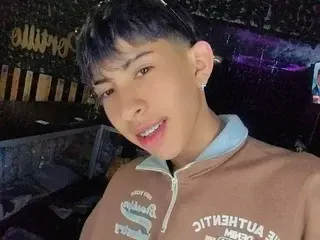 Private Sex Chat with Tommy_Foxx - Streamate