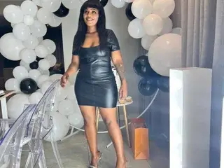 Free Live Porn with EbonyBentley - Streamate
