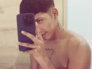 Free Live Porn with DaveHottx - Streamate