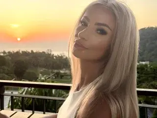 Private Sex Chat with MarillynnMoon - Streamate