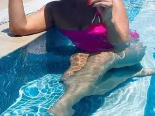 Watch Live Sex Cams with HornyHarriet_XX - Streamate