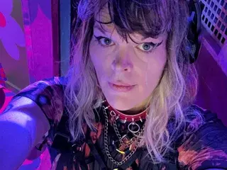 Watch Live Sex Cams with Maybemabus - Streamate