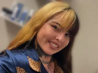 Live Sex Cam with HoneyDripsOnYou - Streamate