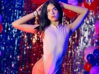Live Sex Cam with VeronicaRavens - Streamate